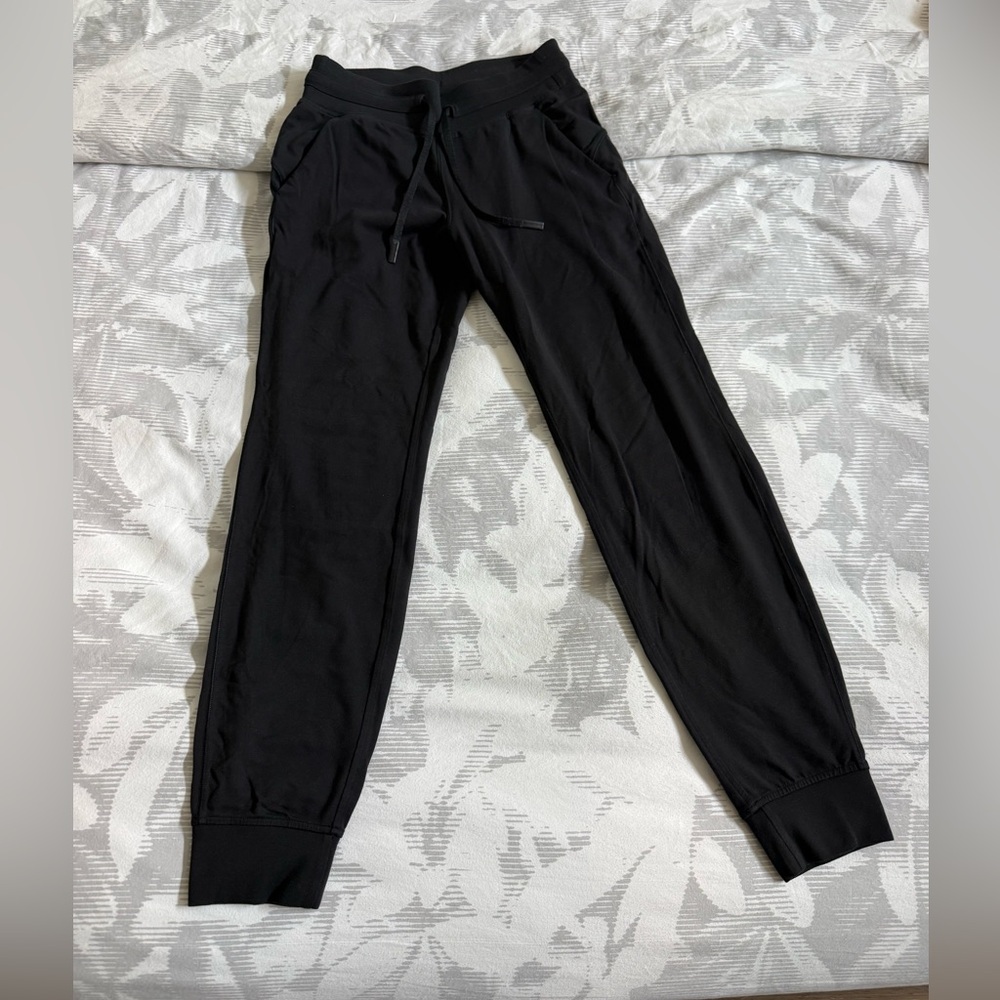 Lululemon high-rise jogger, black, size 6